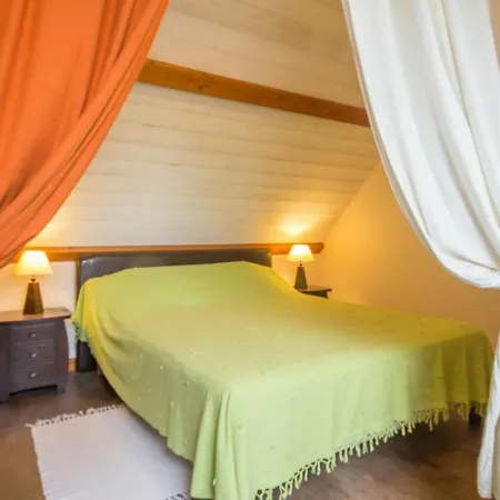 Familial Au Coeur De La Vallee Du Don Avec Jardin Clos, Activites Et Equipements Complets - Fr-1-306-1107