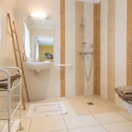 Familial Au Coeur De La Vallee Du Don Avec Jardin Clos, Activites Et Equipements Complets - Fr-1-306-1107